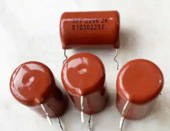 除了溫度，還有哪些因素會(huì)影響聚丙烯薄膜電容的性能?